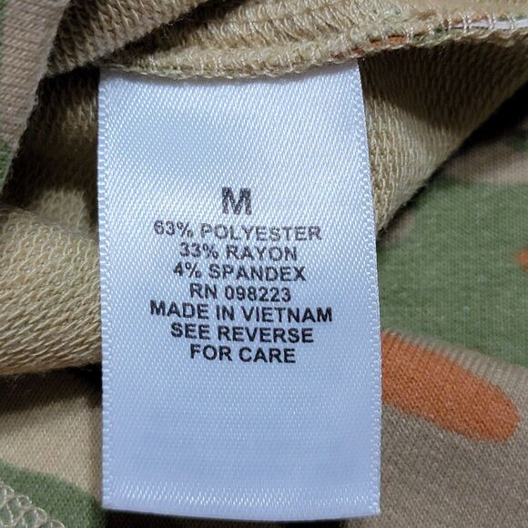 Magellan Outdoors X Shiner Bock Pullover LS Crop Hoodie Camo - Size Medium - Picture 6 of 6